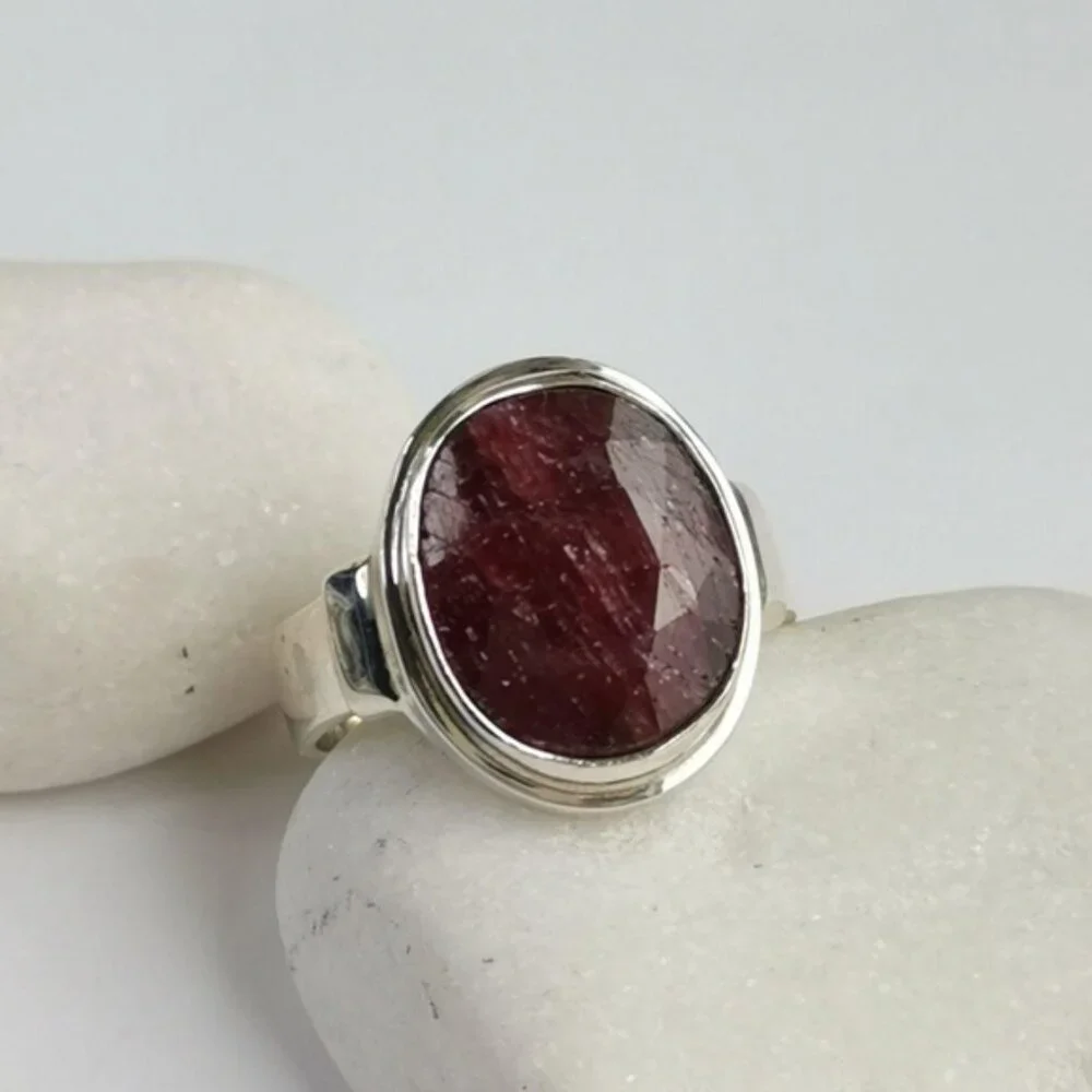 Corundum Ruby gemstone Signet ring in sterling silver - Picture 7 of 8